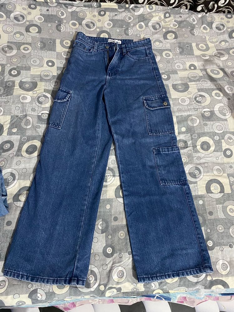 Wide Leg Cargo Jeans