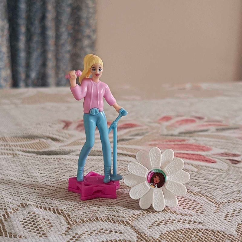 BARBIE Mini Figurine with Flower Ring 💍❤