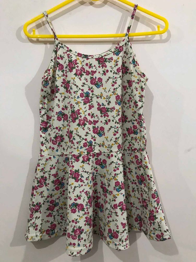 Cute White With Multicolour Flower Top 😻🌺💮🌷🪷