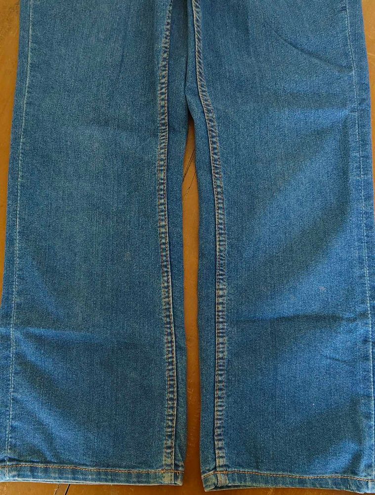 Classic Blue Denim Jeans with t-shirt