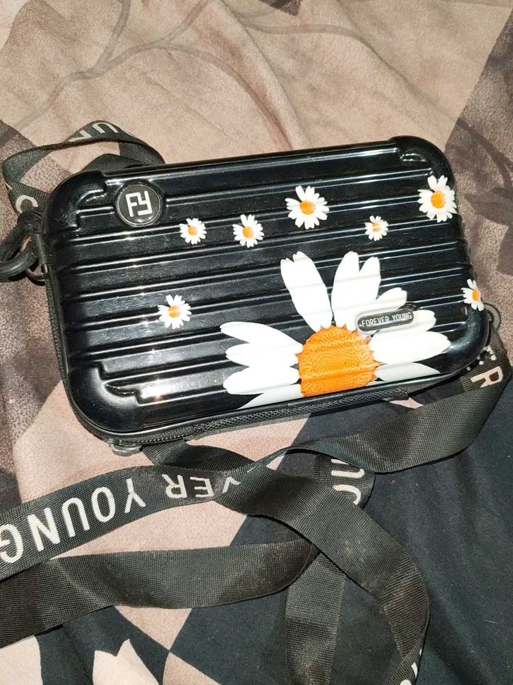 Daisy Crossbody Bag
