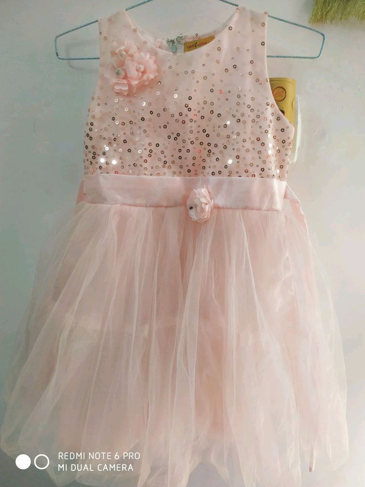 Kids Girl Frock 5-6 Year Old ,Neat And Clean.