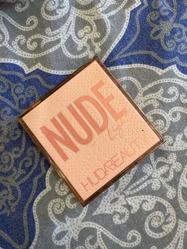 Huda Beauty Light Nude Obsession Eyeshadow Palett