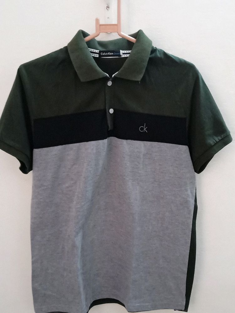 Calvin Klein Tshirt
