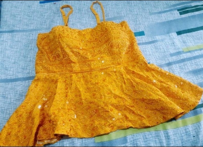 Sleeveless Golden Padded Top