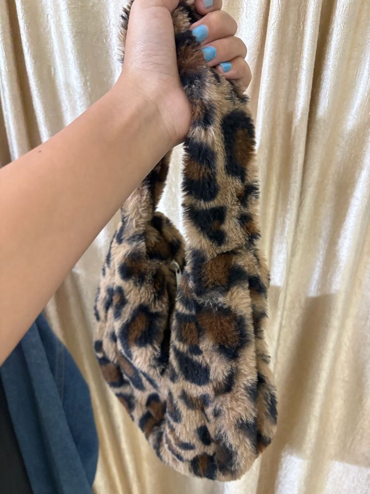 Leopard Print Fuzzy Handbag