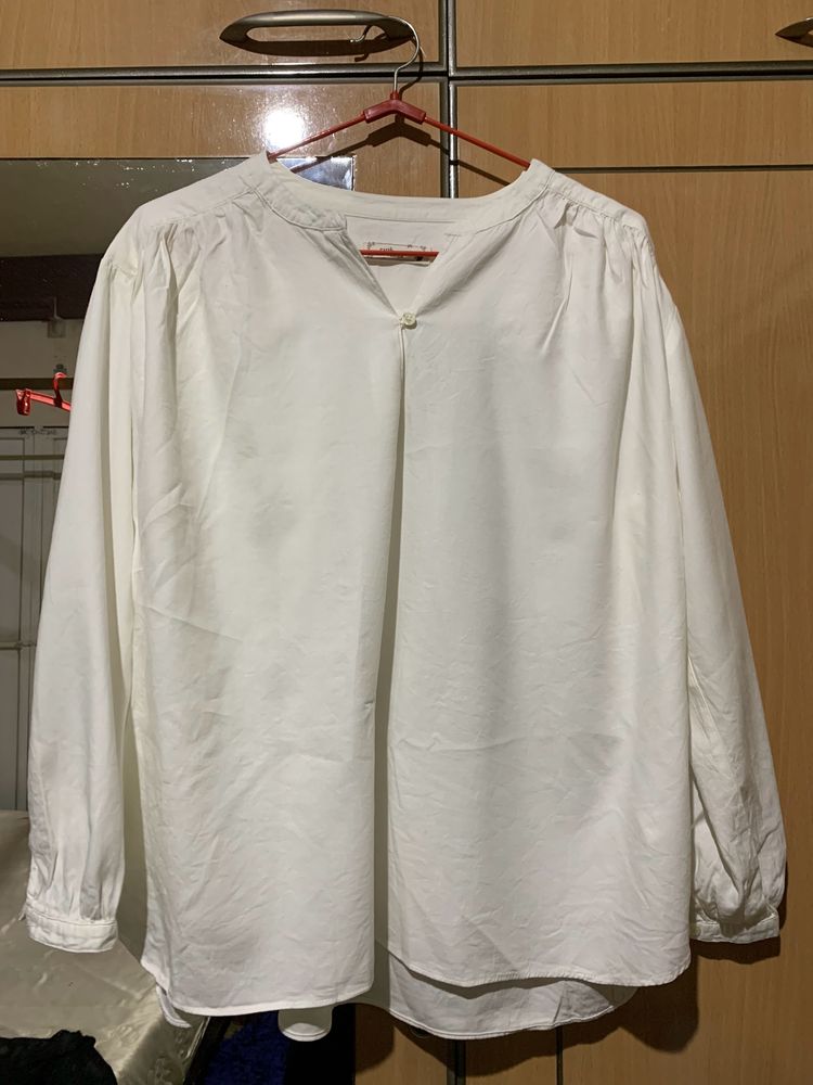 Women white top