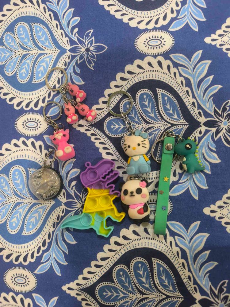 Cute Keychains with brown box.