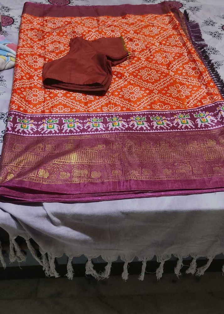 Beautiful Foil Print &amp; Ikat Prnt Saree With Blouse
