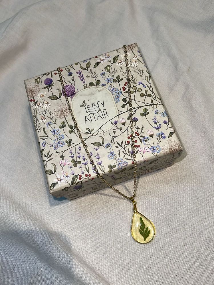 Leafy Affair Necklace