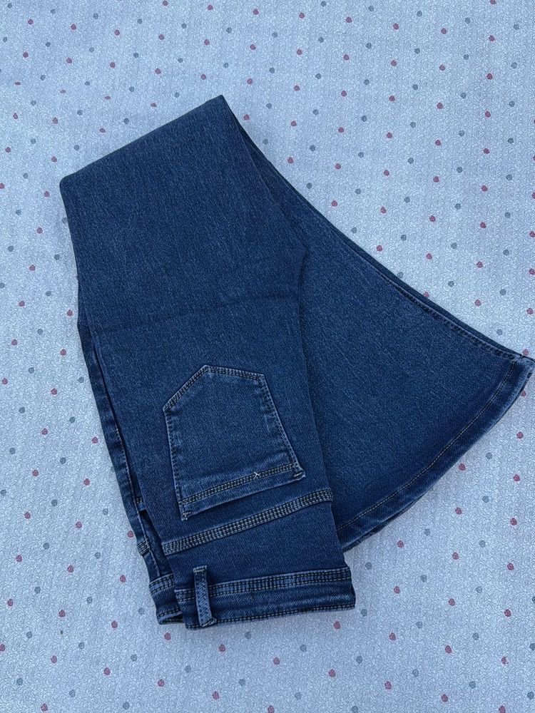 Women&#39;s dark wash jeans