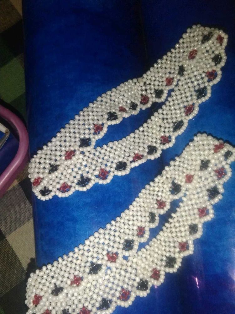 white pearl anklet
