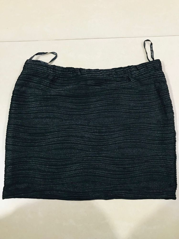 Elegant Black Textured Mini Skirt – Atmosphere®️