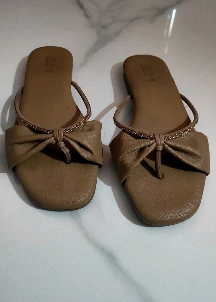 women&#39;s flat slip-on sandals or flats