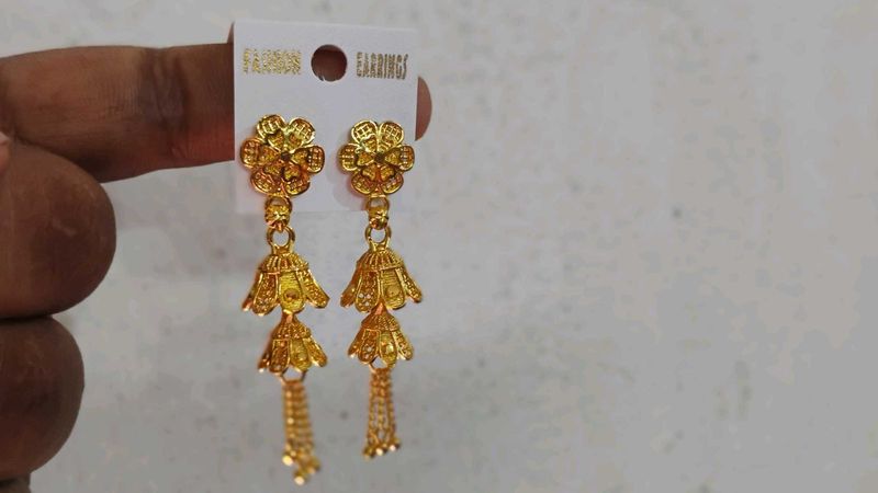Gold Tone  Earrings Jumki
