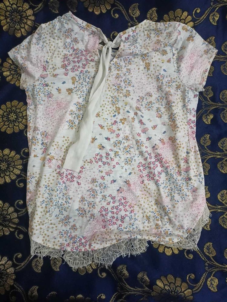 Floral Print Tee with Lace Trim