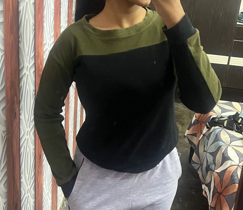 Green &amp; Black Sweatshirt