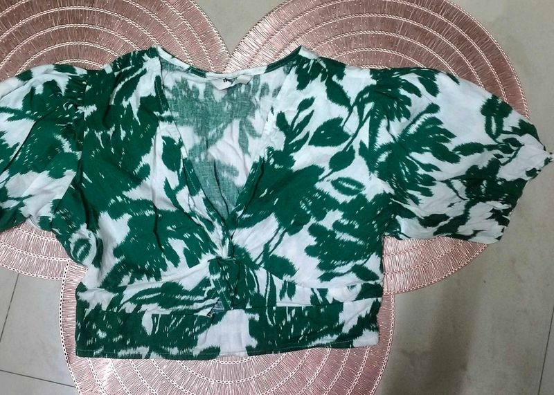 Floral Print v neck crop Top