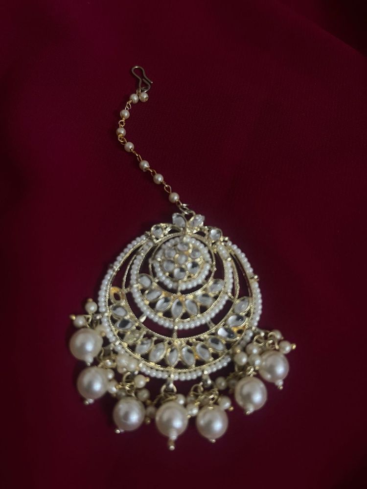Elegant Kundan Maang Tikka