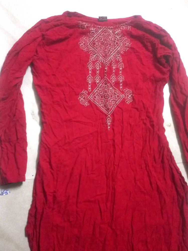 A red long size straight kurti