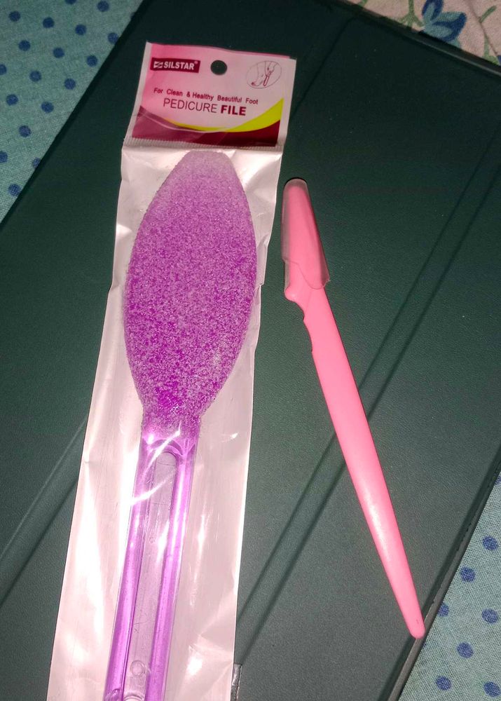 Combo Pack Of Foot Scruber And Face Razor 💗