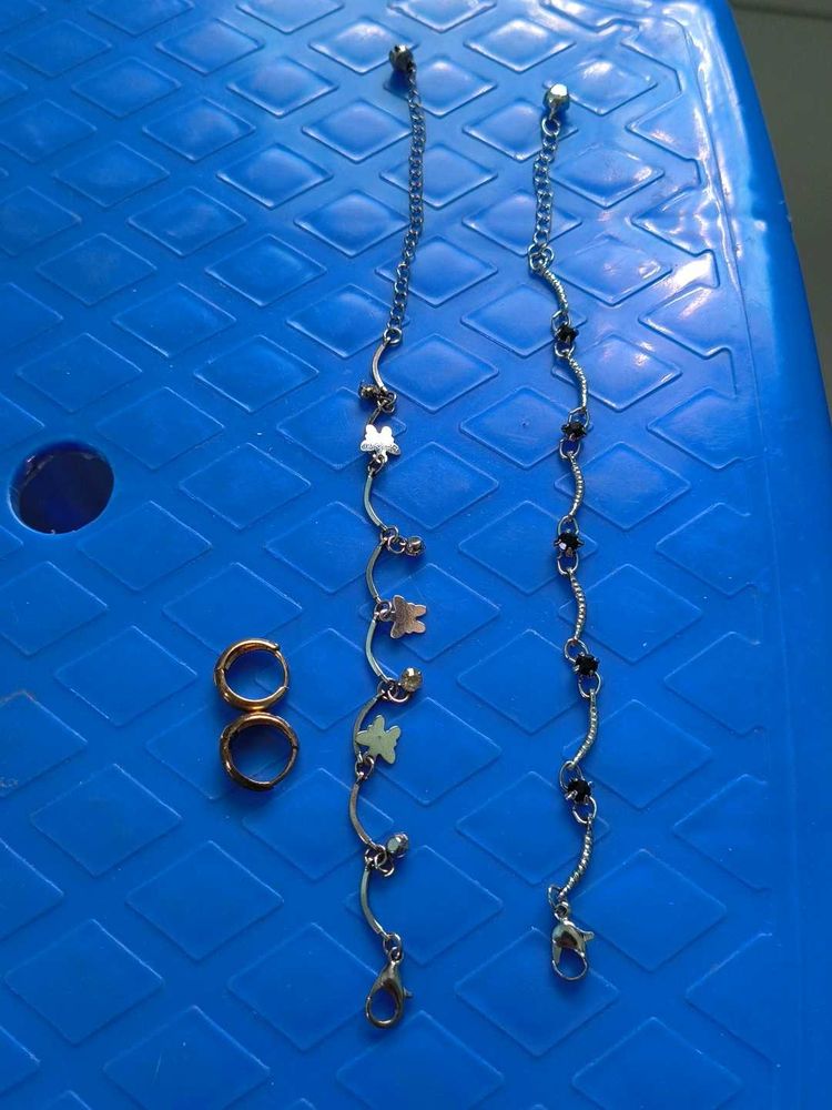 Two anklets and a pair of earings