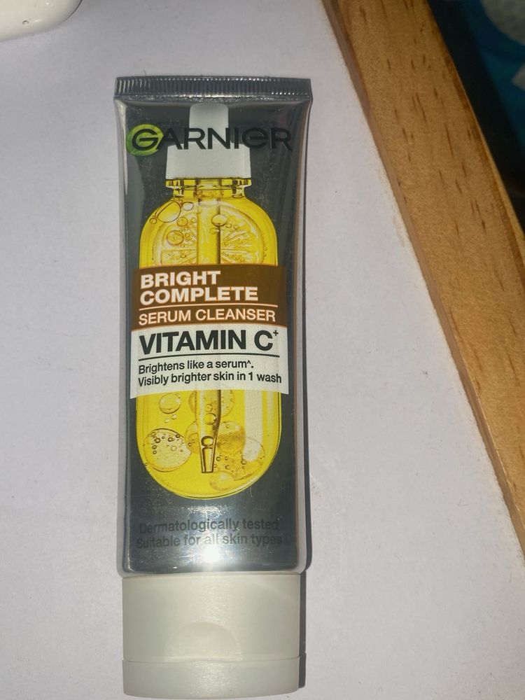 GARNIER BRIGHT COMPLETE SERUM CLEANSER