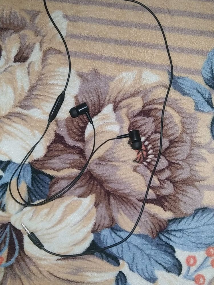 Wired Earphones (Brand New)