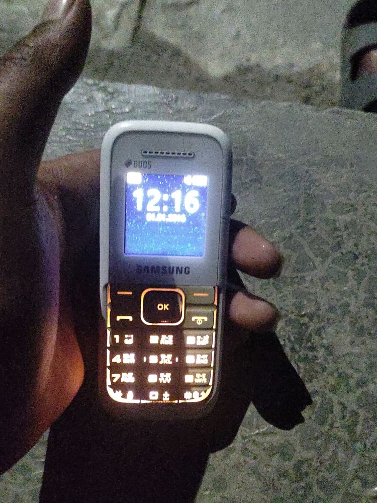 SAMSUNG KEYPAD MOBILE PHONE