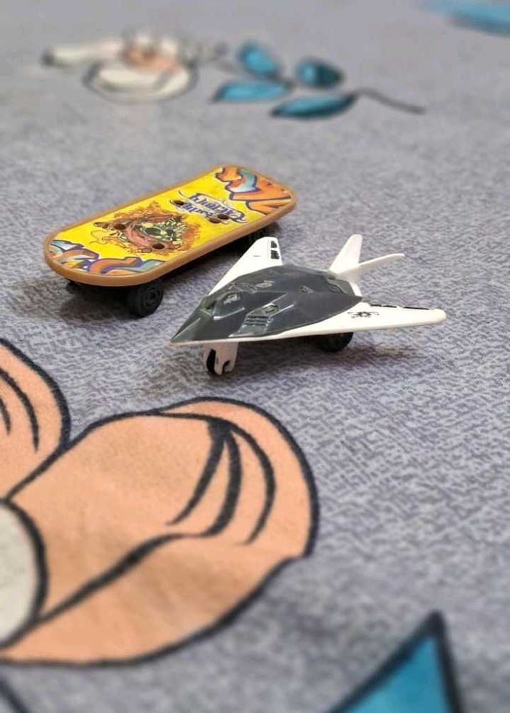 Toy Skateboard &amp; Airplane