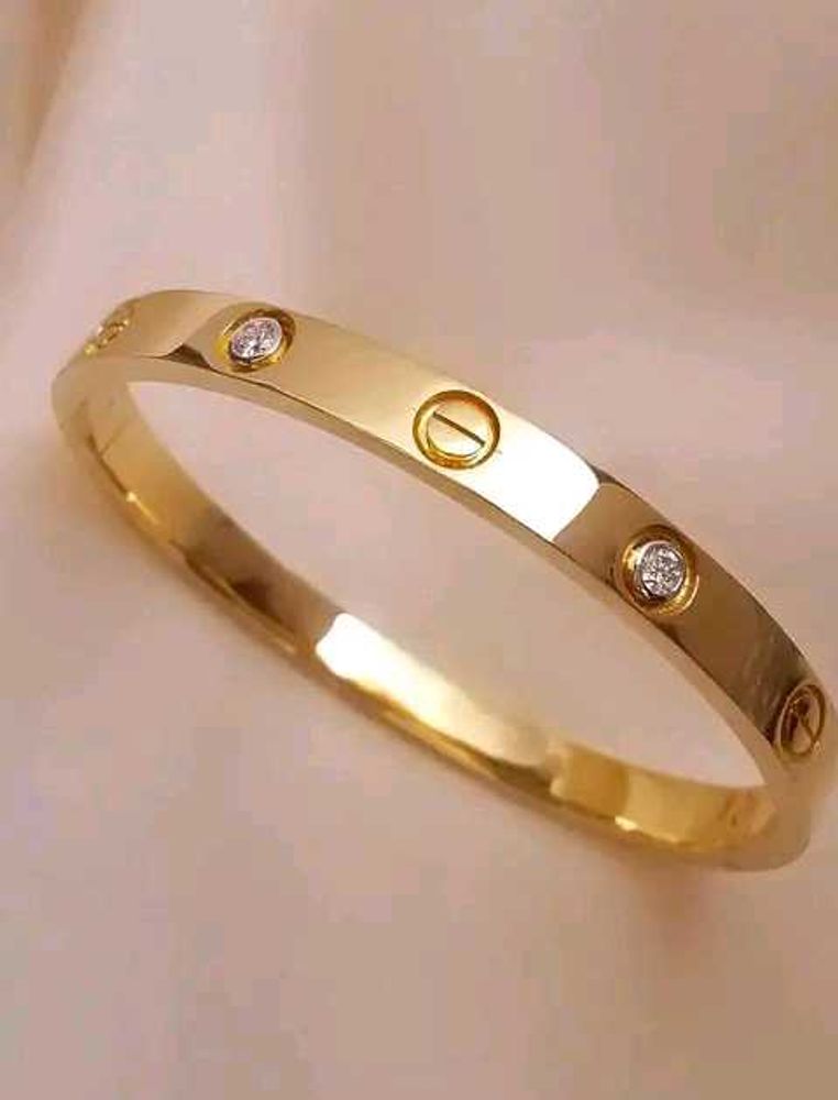 Elegant Gold Bracelet