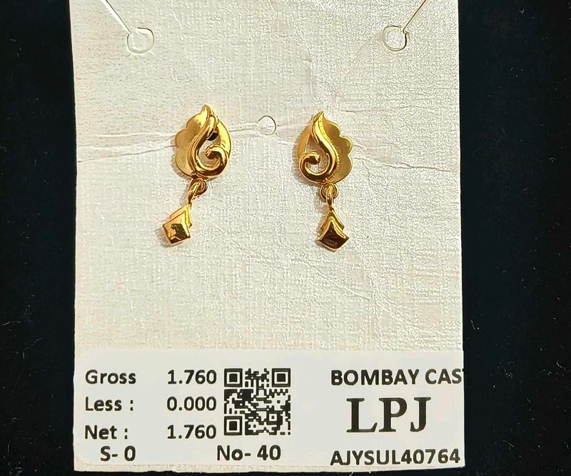 Leaf Design Gold Earrings