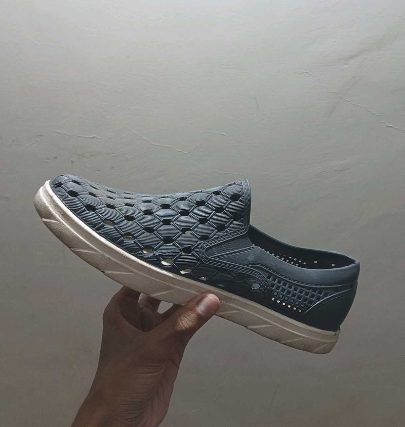 Sfr Crossbond sports shoe on speaker