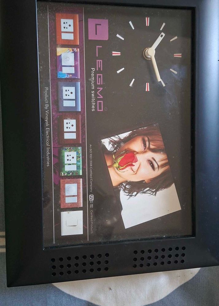 Legmo Premium Switches Clock