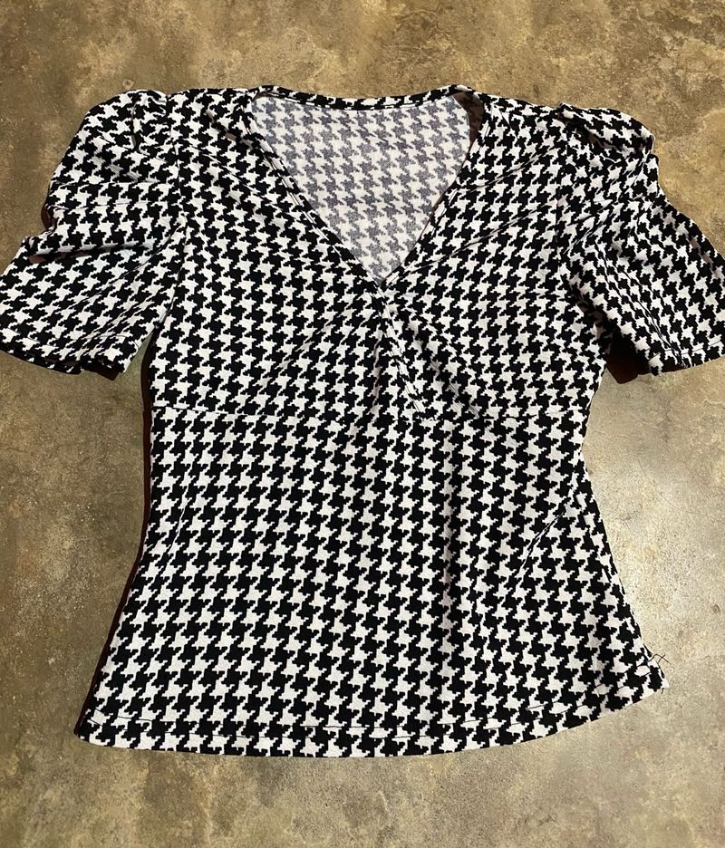 Houndstooth Puff Sleeve Top