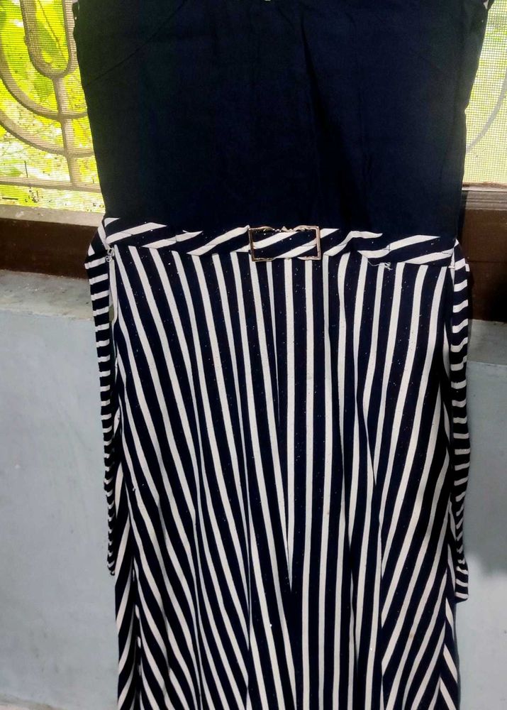 A Simple Navy Blue Party Wear For Women