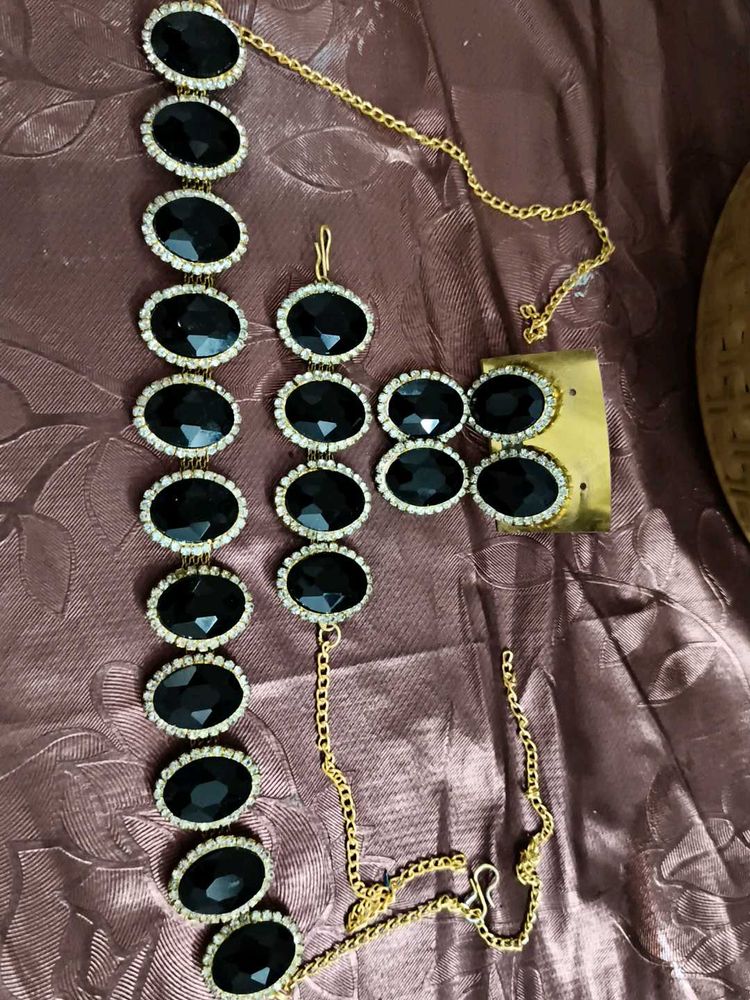 Stylish Black Stone neckpiece