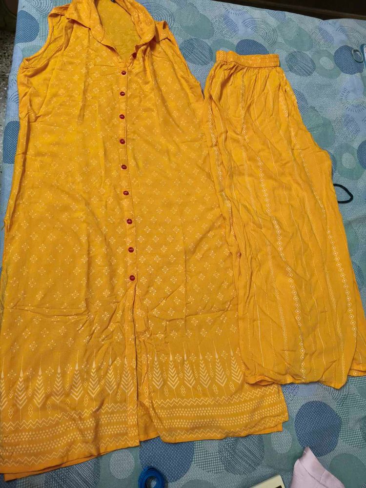 Beautiful Printed Yellow Sleeveless Suit In Xl Siz