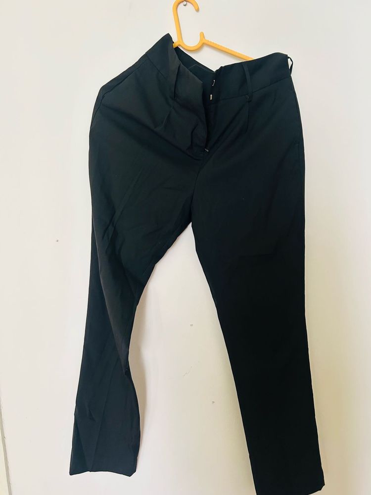 Vanheusen Black Straight Leg Pants