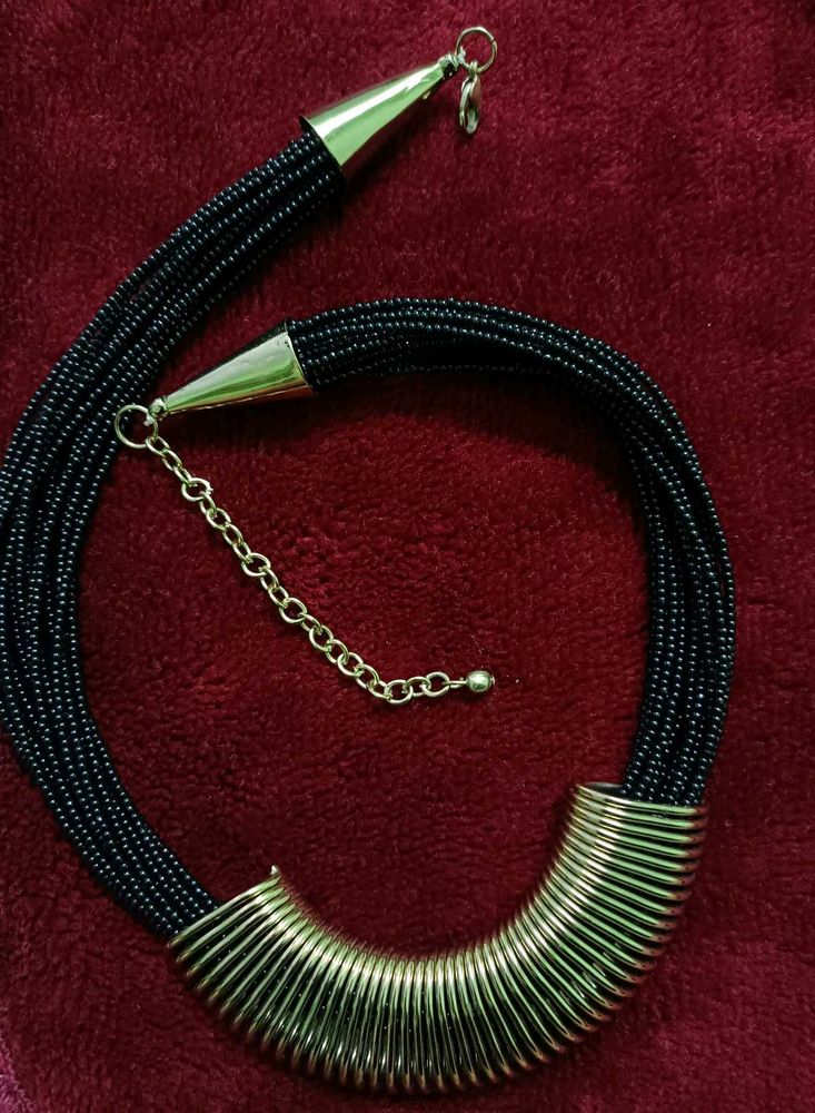 Vintage Black And Gold Metal Necklace