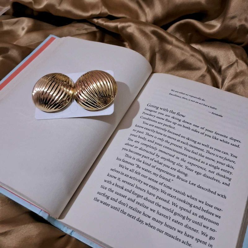 Vintage Gold Tone Clip On Earrings