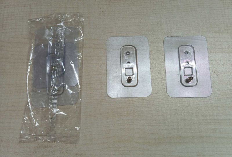 ADHESIVE WALL HOOKS