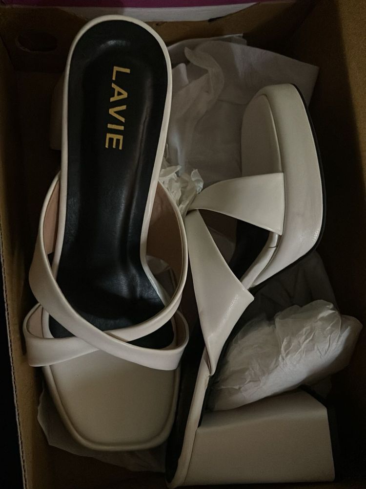 Chic White Platform Sandals