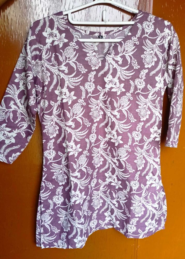 Floral Print Top - Casual &amp; Stylish