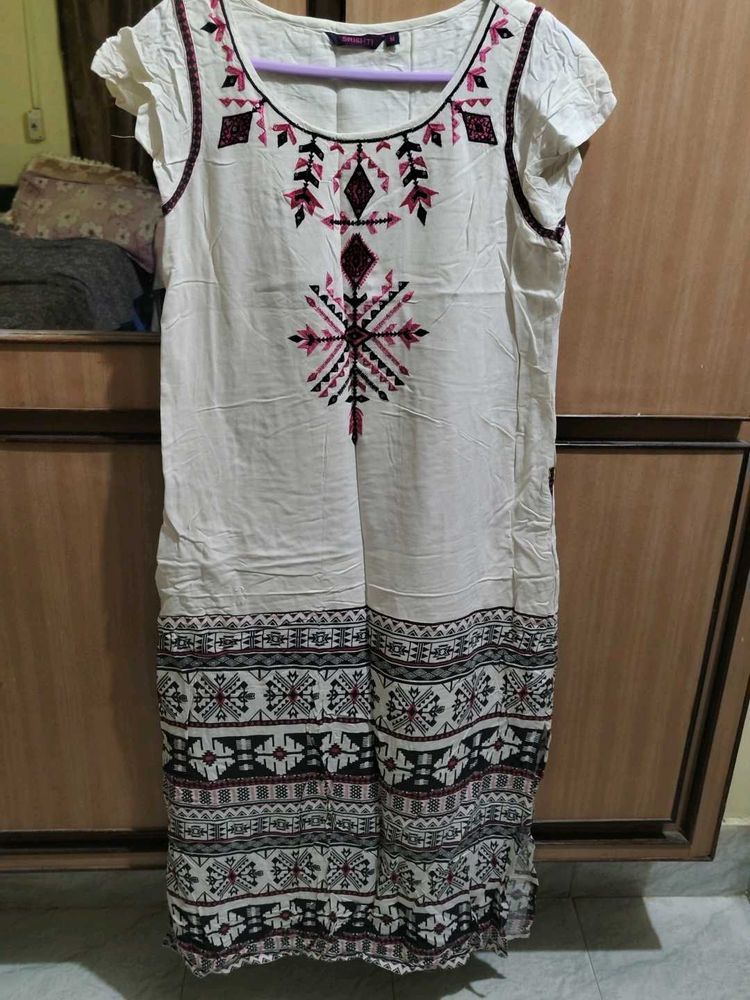 Embroidered kurti with pockets