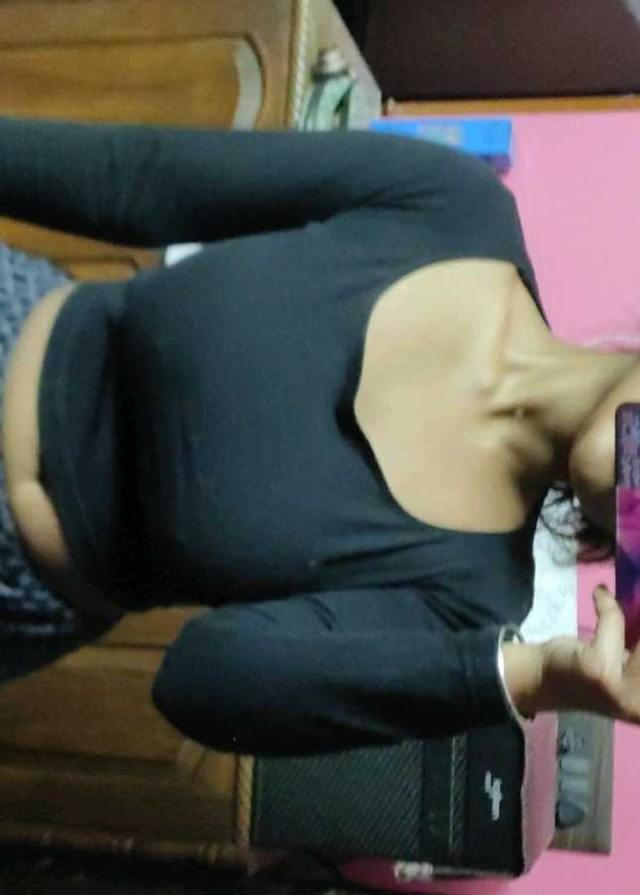 Black sleve crop top