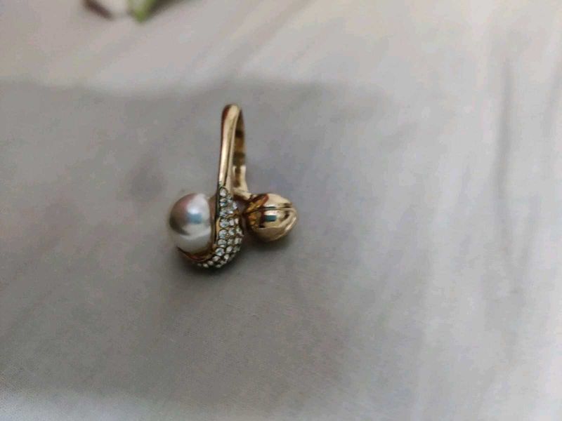 Pearl And Gold Tone Ring