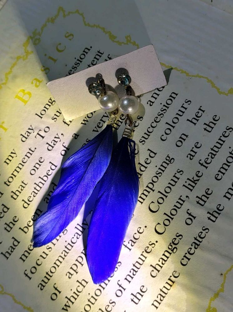 Blue Feather Pearl Earrings✨