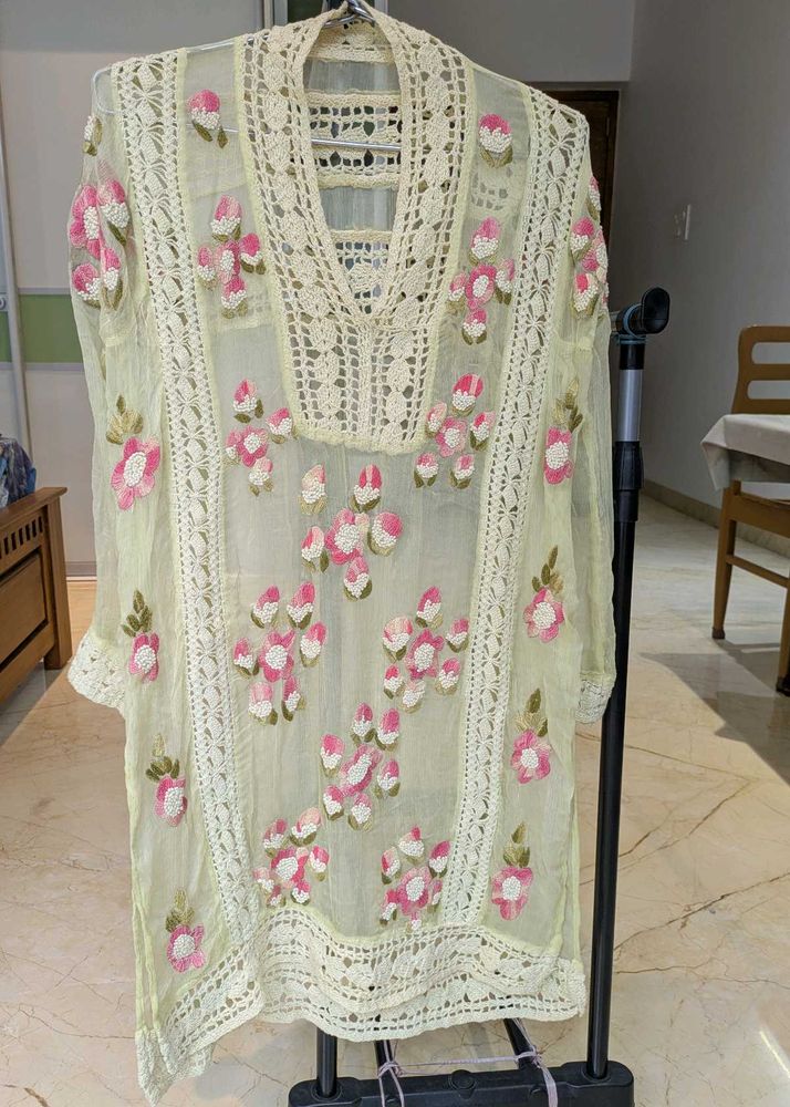 Floral Embroidered 2 Piece Kurta