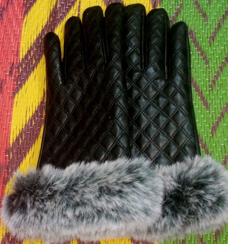 Leather Gloves with Fur Trim